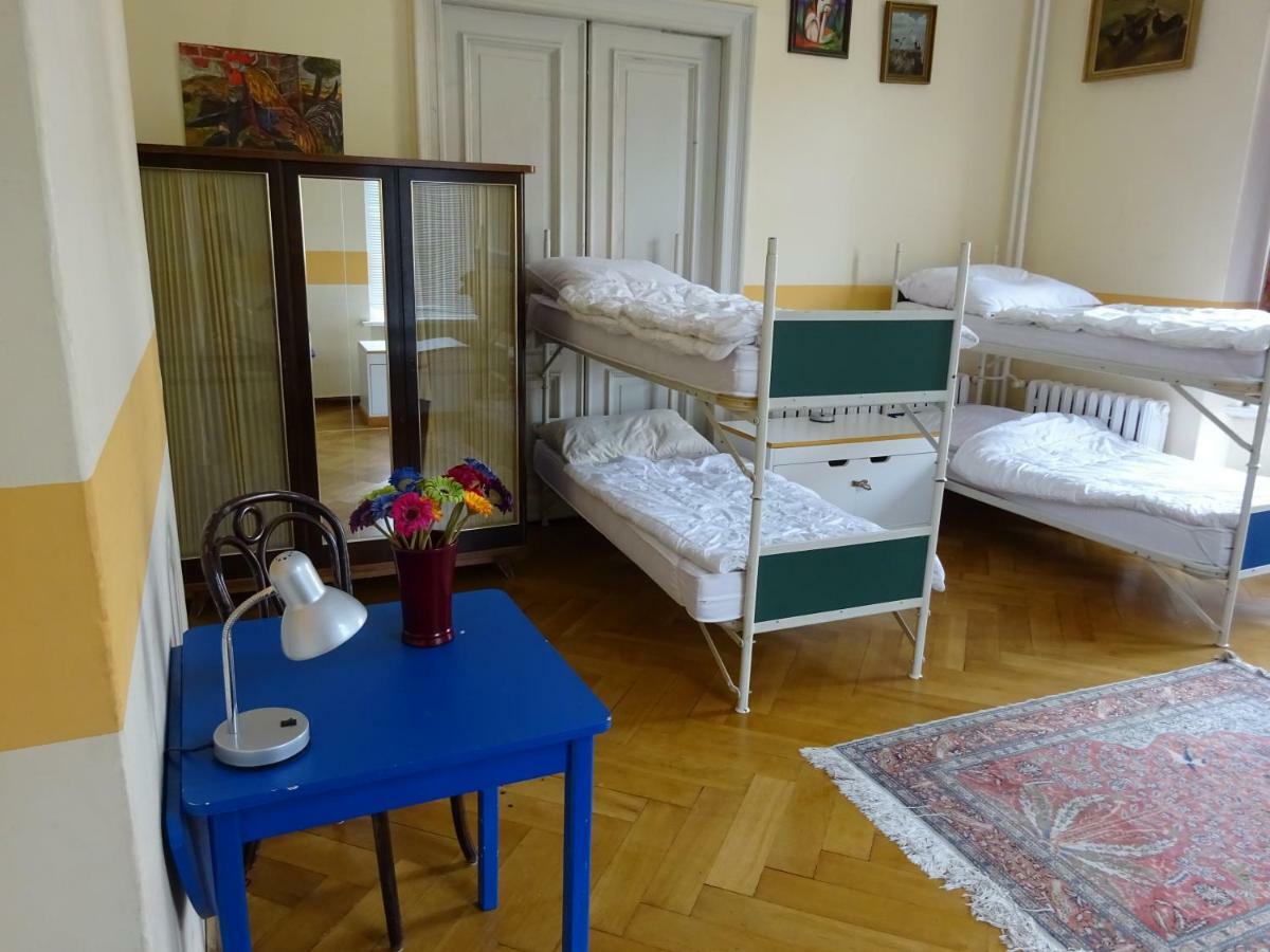 Hummel Hostel - Historische Stadtvilla Mit Garten Weimar  Exteriör bild