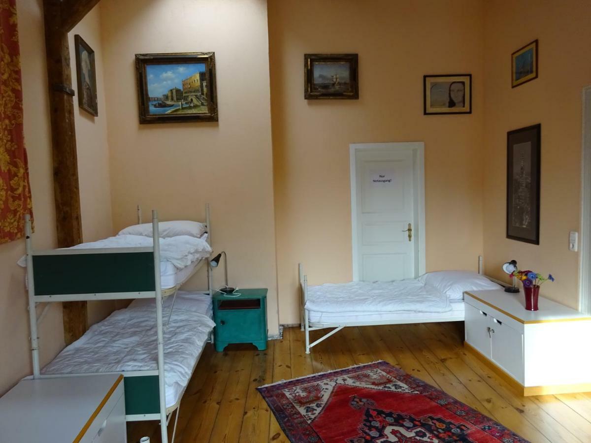 Hummel Hostel - Historische Stadtvilla Mit Garten Weimar  Exteriör bild