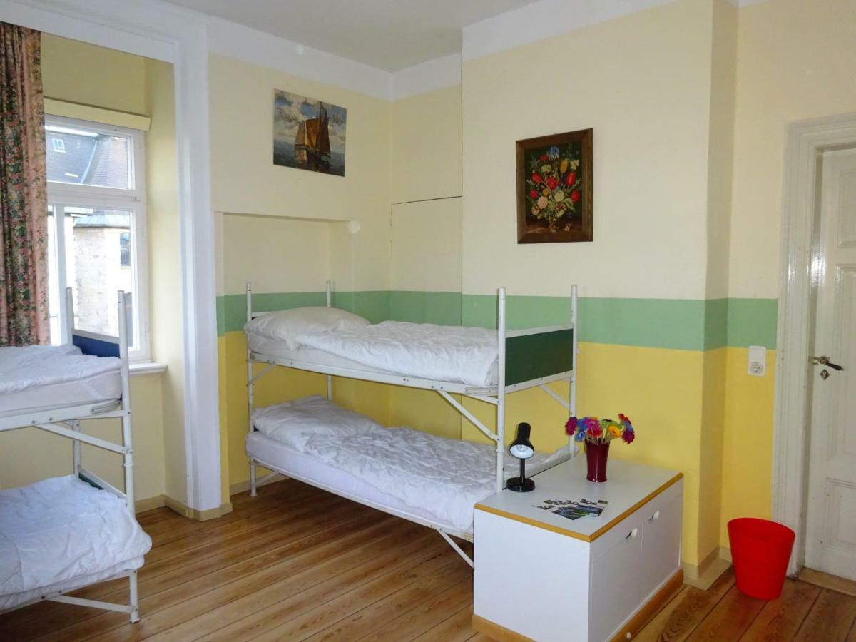 Hummel Hostel - Historische Stadtvilla Mit Garten Weimar  Exteriör bild